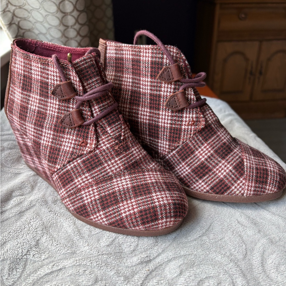 Plaid Ankle Boots in burgundy and pink
